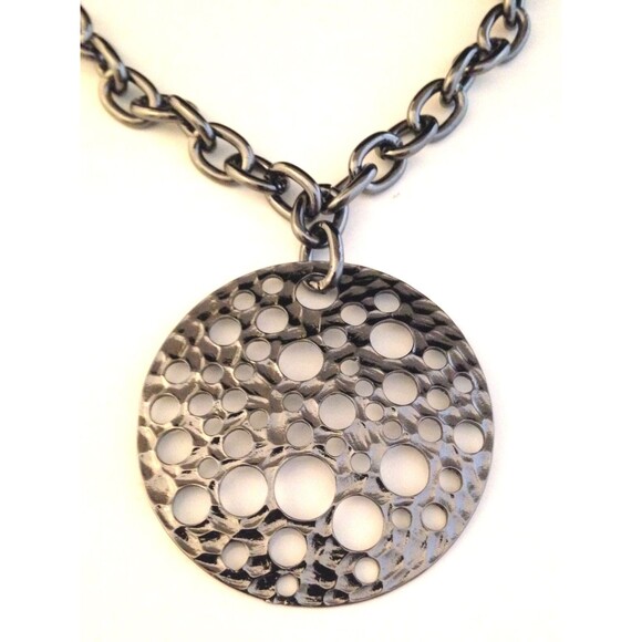 New Boutique Statement Necklace Hammered Hematite Tone Pendant 6F - Picture 4 of 5